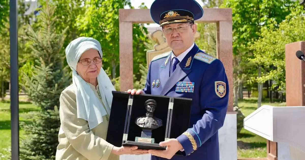 Бауыржан Момышұлының туған жерінде ескерткіш тақта ашылды