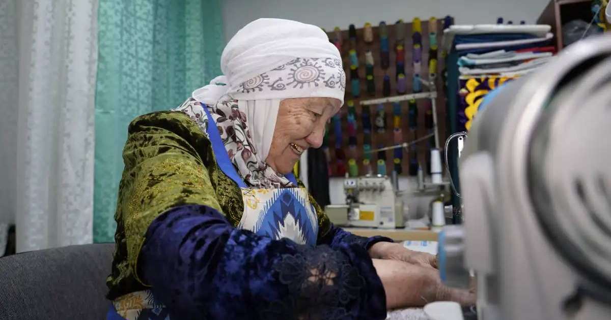 «Сүйікті ісіммен айналысқанда шаршағанымды ұмытып кетемін»: 81 жастағы астаналық кәсіпкер әже құпиясын бөлісті