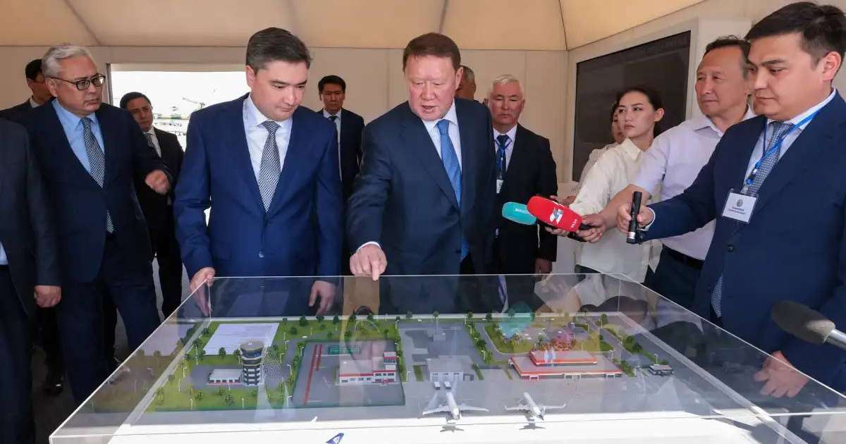 Colman Domingo and Jude Law at amfAR’s Venice Gala