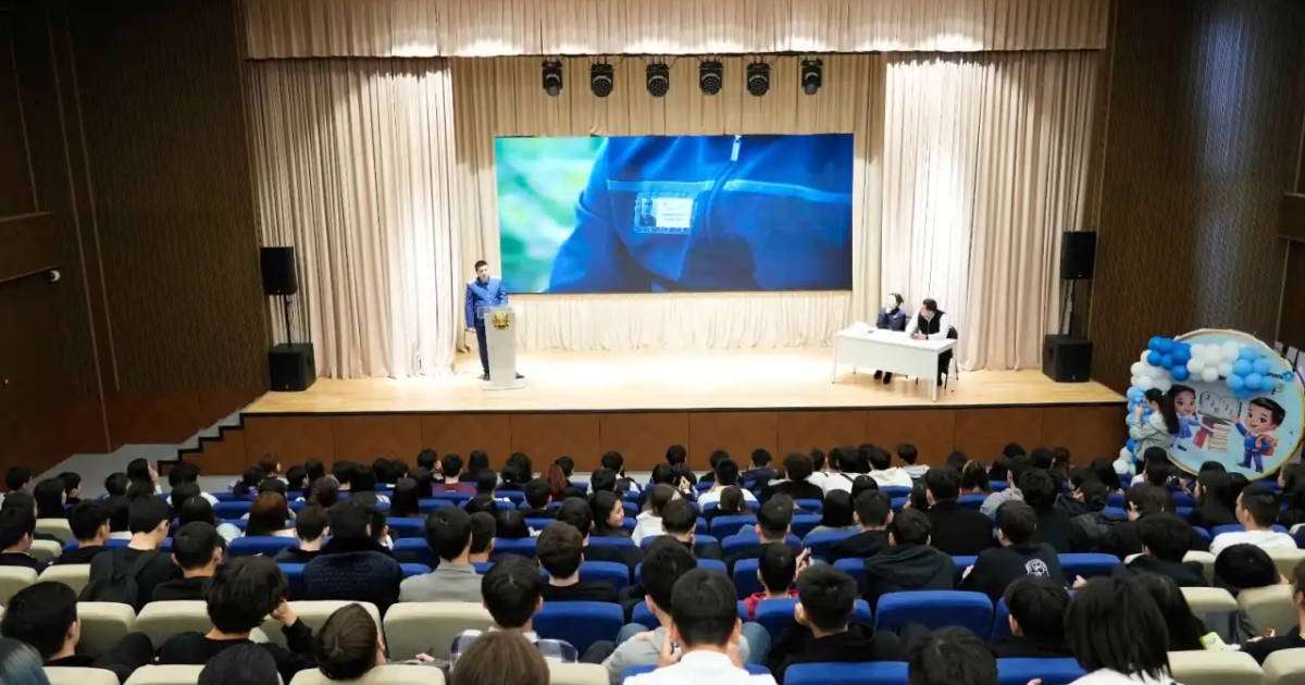 Colman Domingo and Jude Law at amfAR’s Venice Gala