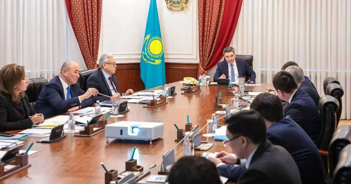 Олжас Бектенов экономикалық саясат жөніндегі кеңес отырысын өткізді