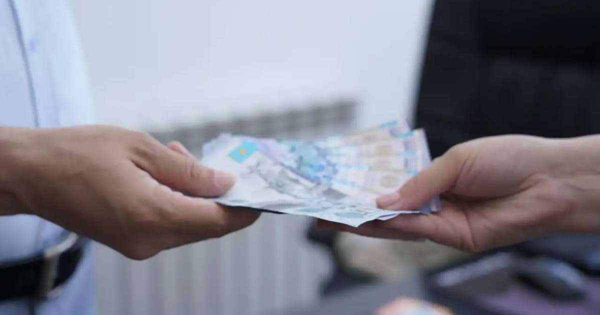 Шымкентте бөлім басшысы мүгедек балалардың ата-аналарынан пара алған