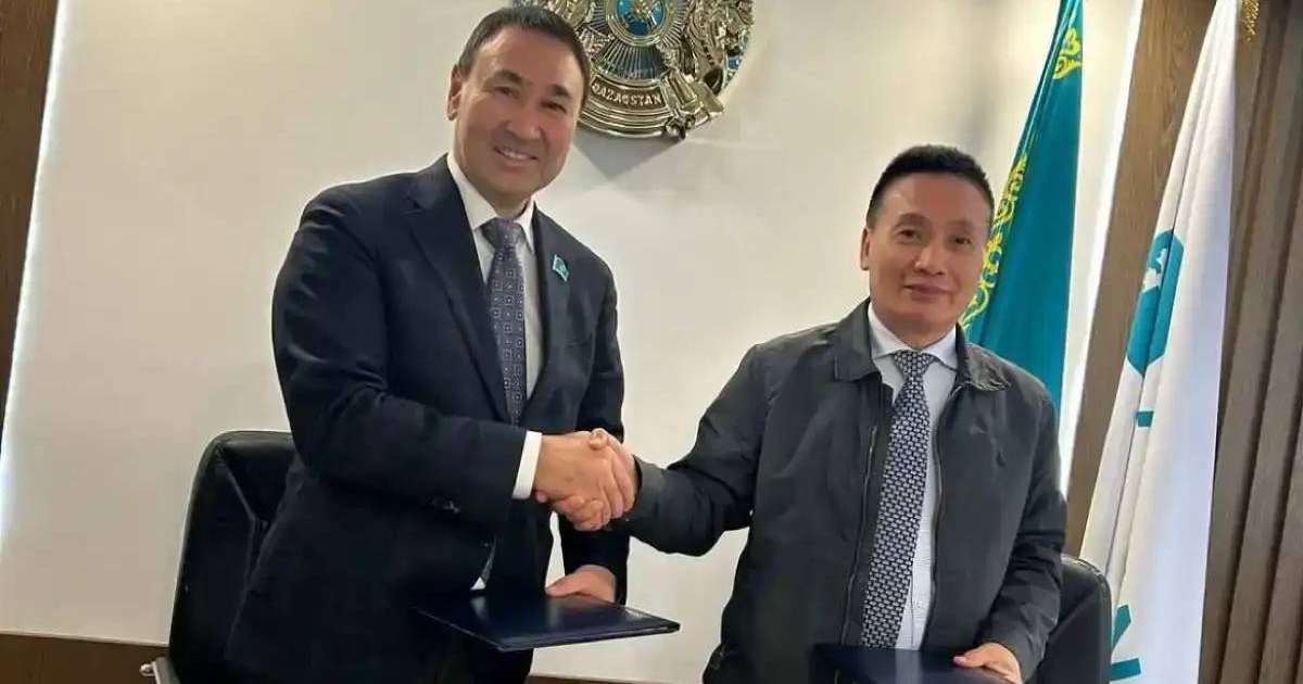 Colman Domingo and Jude Law at amfAR’s Venice Gala