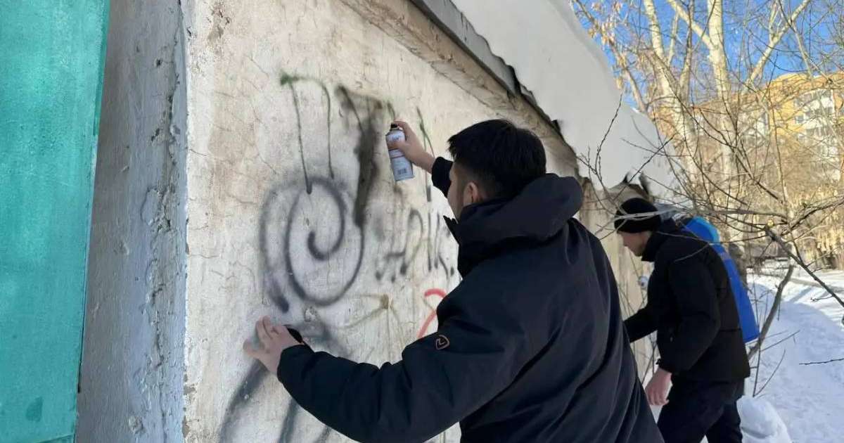 Colman Domingo and Jude Law at amfAR’s Venice Gala