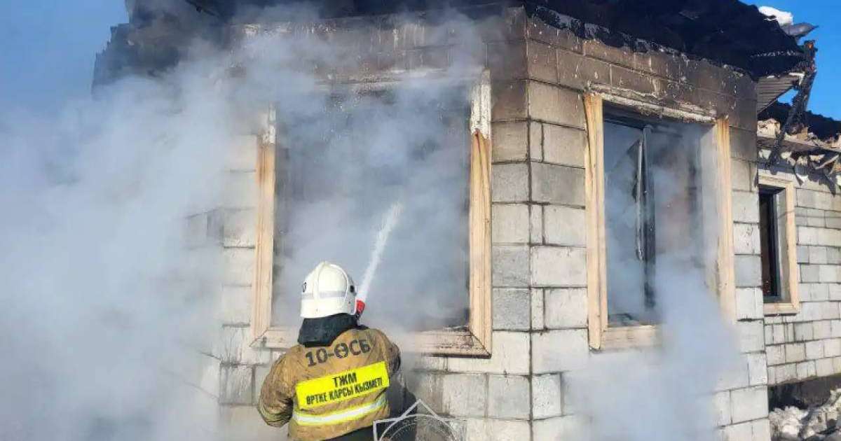 Елордалық өрт сөндірушілер өрттен  6 газ баллонын шығарды