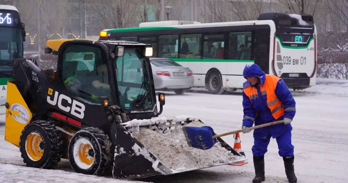 Астанада қар күреуге 2,6 мыңнан астам жол жұмысшысы шықты