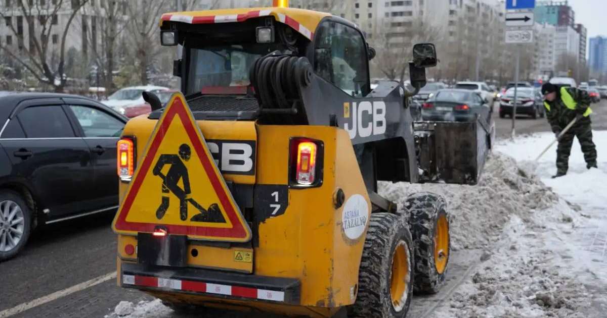 Астанадан бір түнде 10 мың текше метрге жуық қар шығарылды