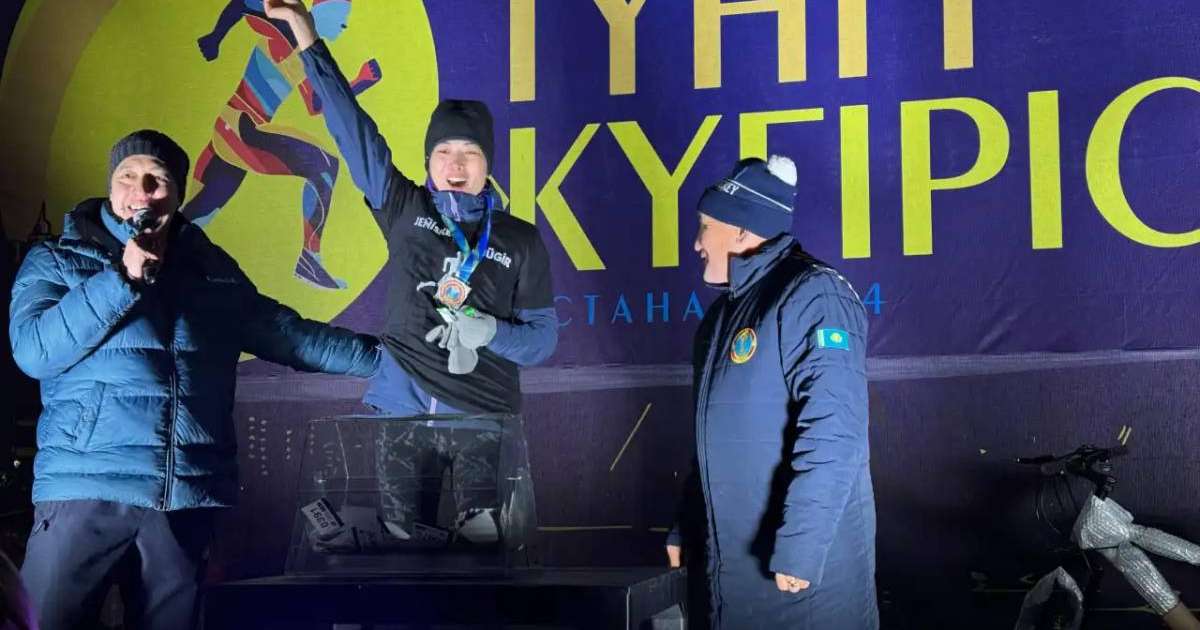Жеңіске бірге жүгір: Астаналықтар ерекше түнгі жүгіріске қатысты