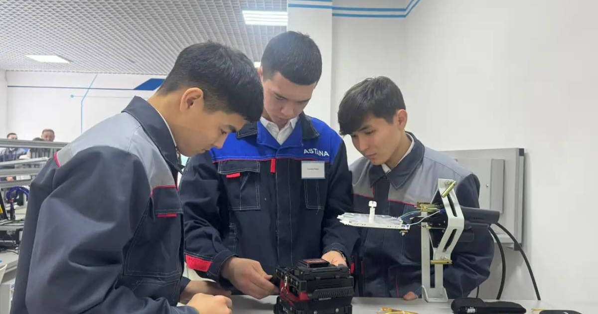 Астаналық студенттер электромобиль жөндеуді үйреніп жатыр