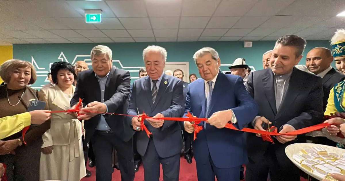 Colman Domingo and Jude Law at amfAR’s Venice Gala