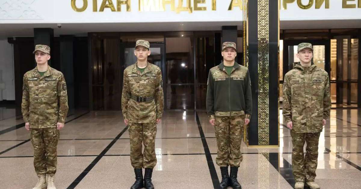 Әскери қызметшілер бірыңғай далалық киім формасына көшті