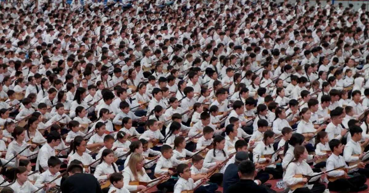 Елордада бір мезетте үш мыңнан аса домбырашы «Балбырауын» күйін орындады