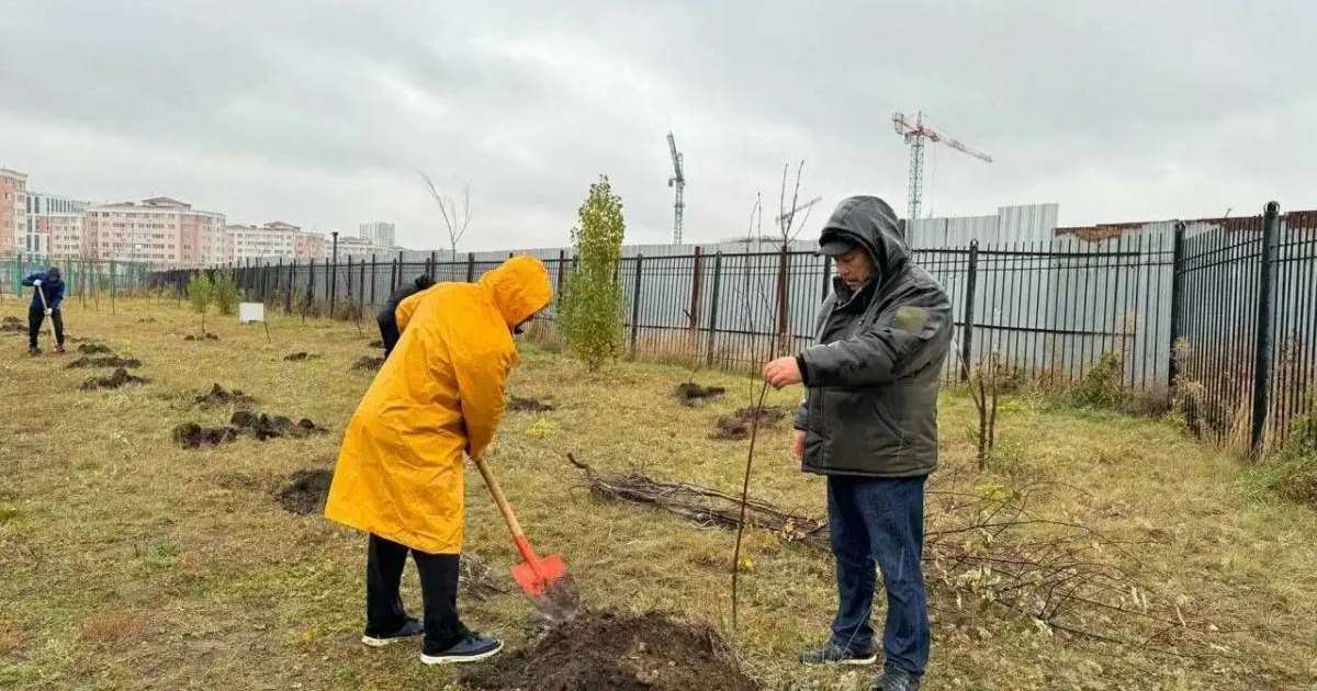 Colman Domingo and Jude Law at amfAR’s Venice Gala