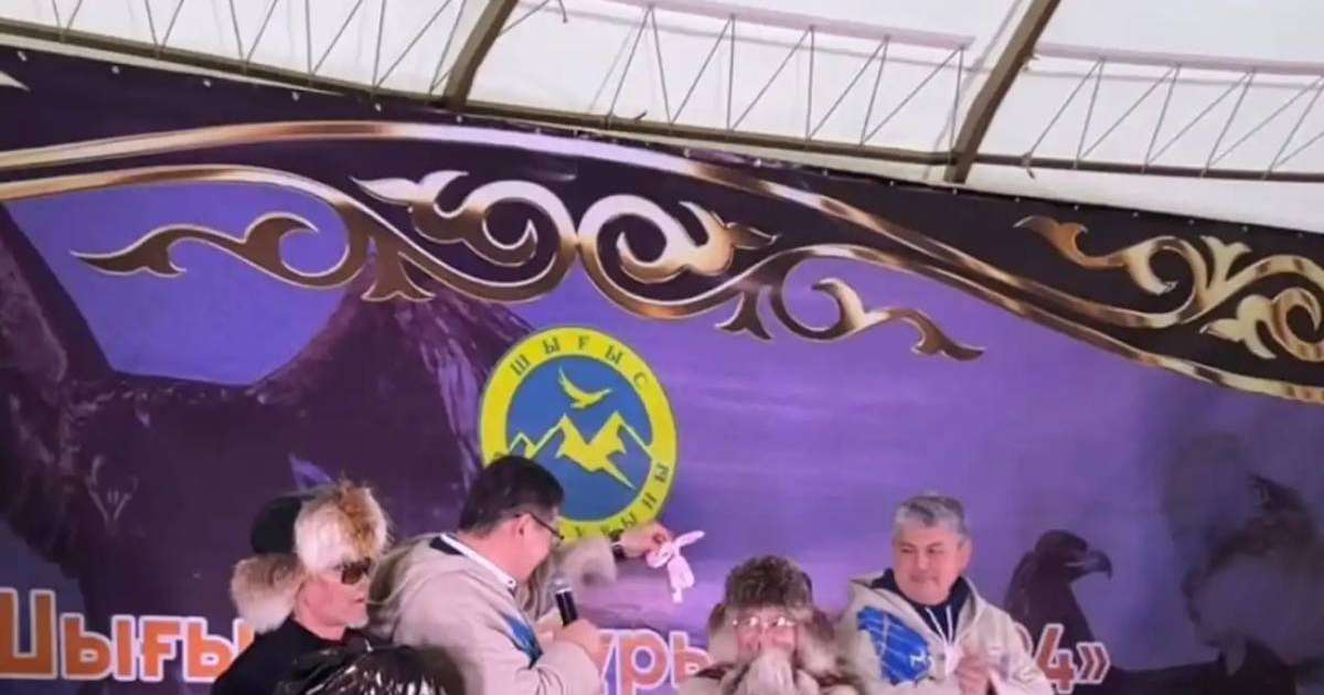 Бүркітші қыз Айшолпанға пәтер кілті табысталды