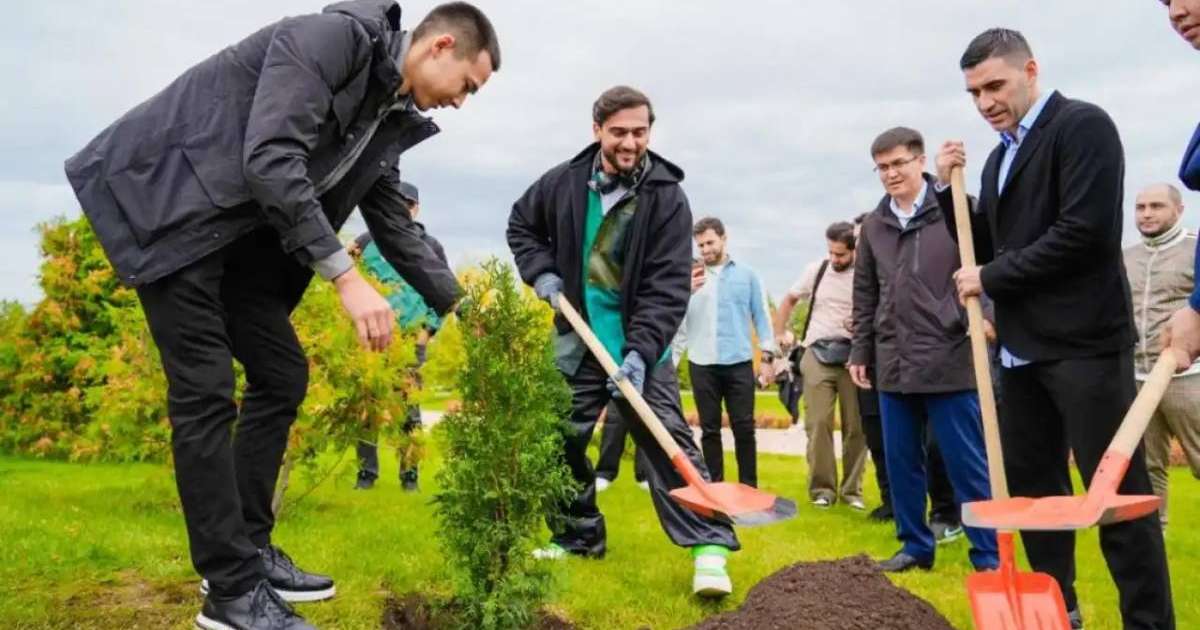 Елордада танымал әнші Jony-ге көшет сыйлады