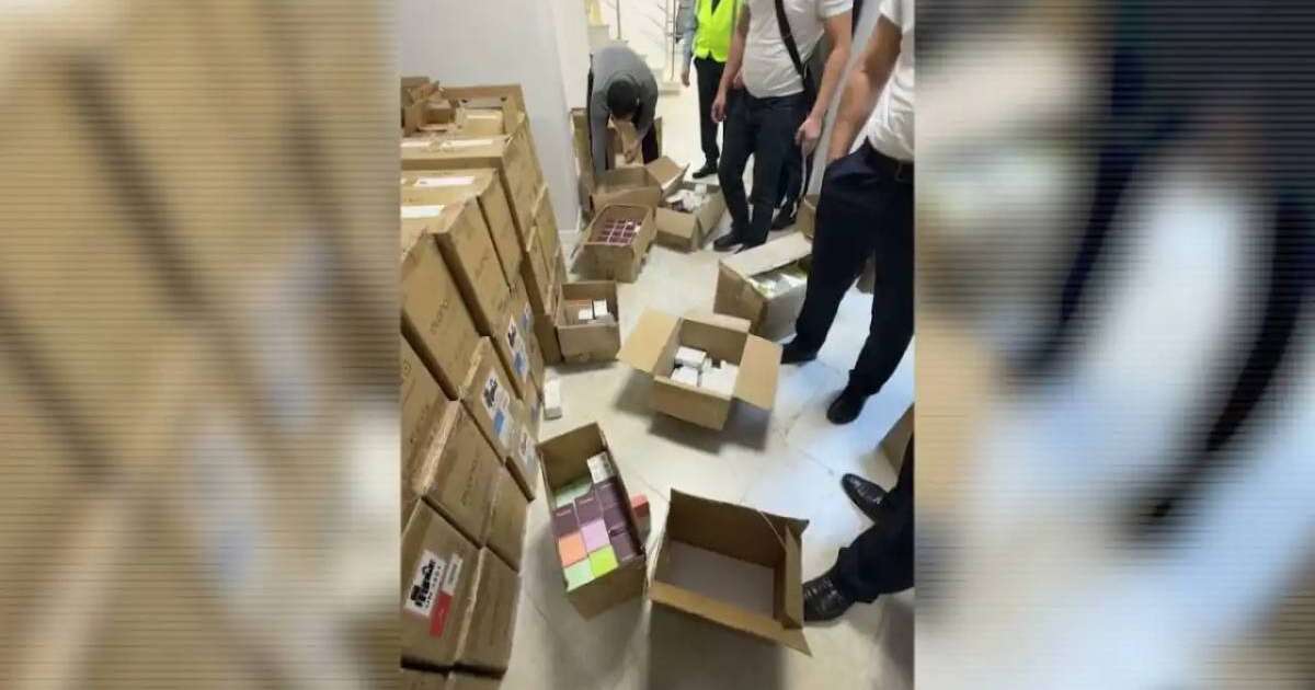 Алматыда стоматологиялардың бірінен 13 мың вейп табылды