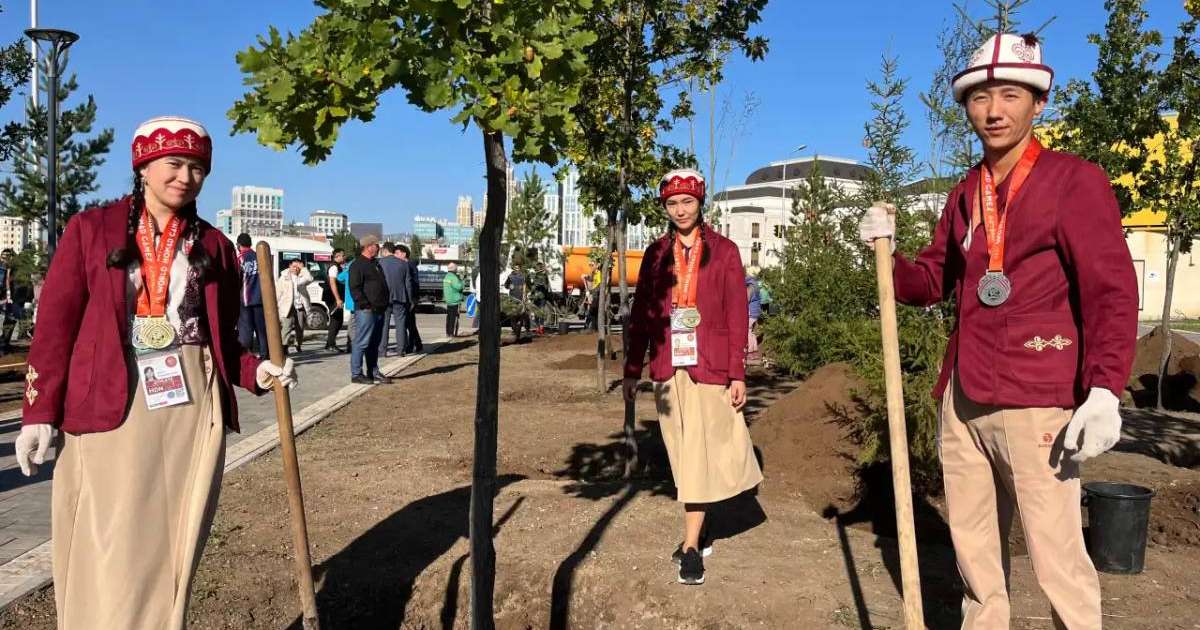 Colman Domingo and Jude Law at amfAR’s Venice Gala