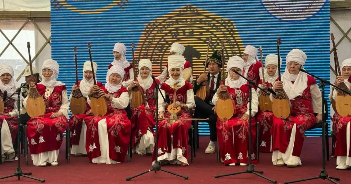 Елордалық зейнеткерлер этноауылда өнер көрсетті