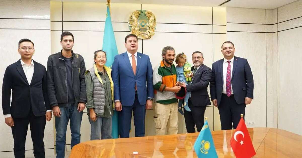 Автобуспен көшпенділер ойындарын көруге шыққан түрік отбасы Астанаға келді