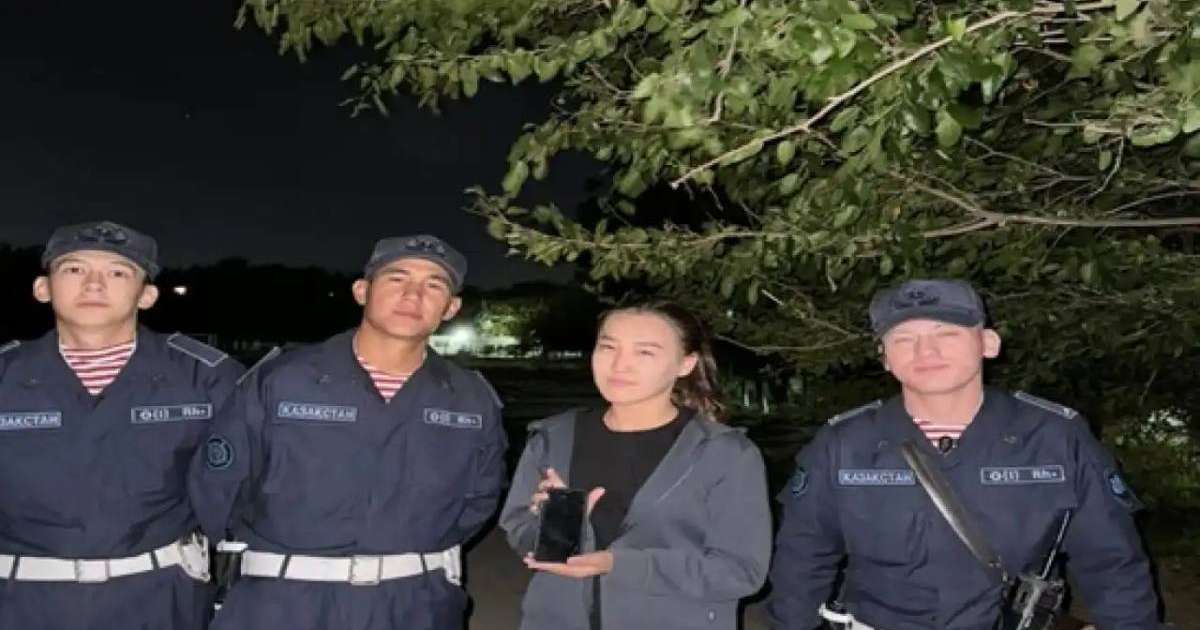 Ұландықтар тұрғындарға жоғалған телефондарын тауып берді