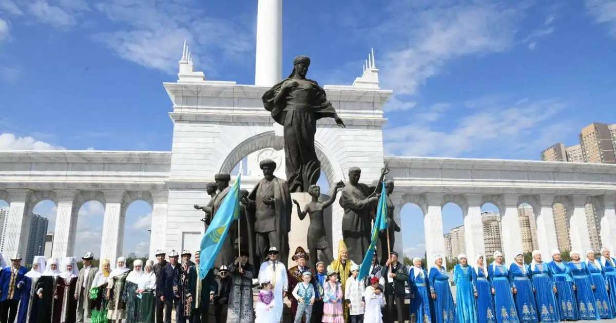 Colman Domingo and Jude Law at amfAR’s Venice Gala