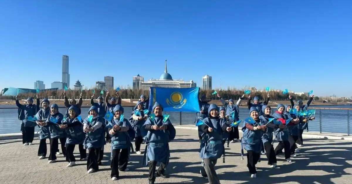 Елордалық зейнеткерлер Республика күніне орай би флешмобын өткізді