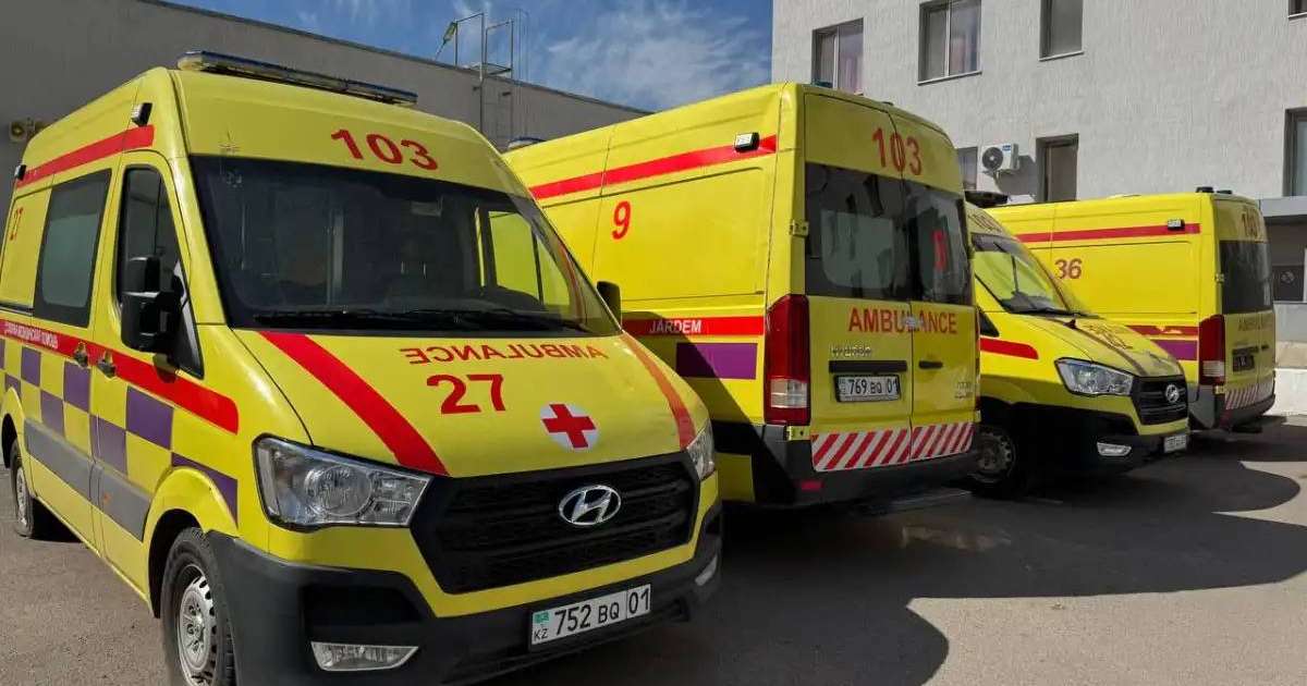 Астанада ер адам жедел жәрдем көлігінің алдыңғы әйнегін сындырып кеткен