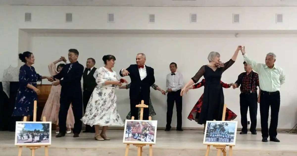 Астанада колледж студенттері қарияларға құрмет көрсетті