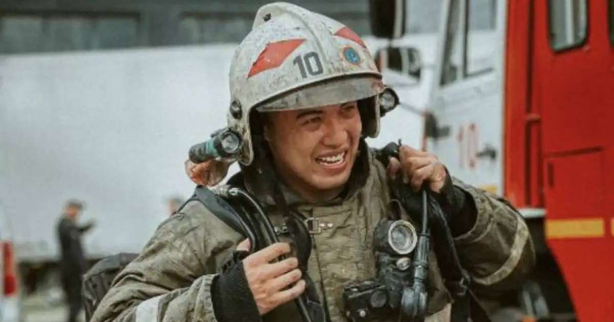 Бірнеше адамның өмірін аман алып қалған астаналық өрт сөндіруші