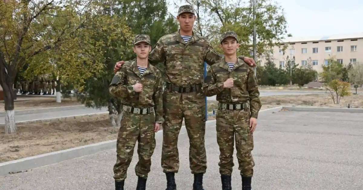 «2 метр 9 сантиметр: Еліміздегі ең бойшаң сарбаз әскери борышын қайда өтеп жүр