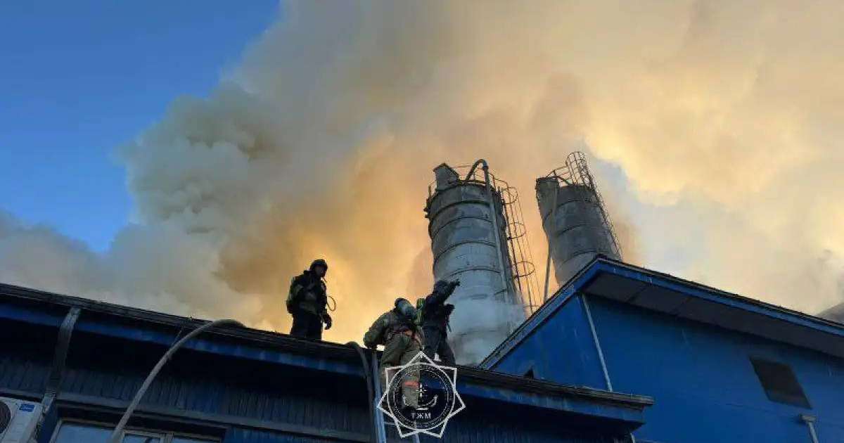 Астанада цехтан өрт шықты (ФОТО, ВИДЕО)