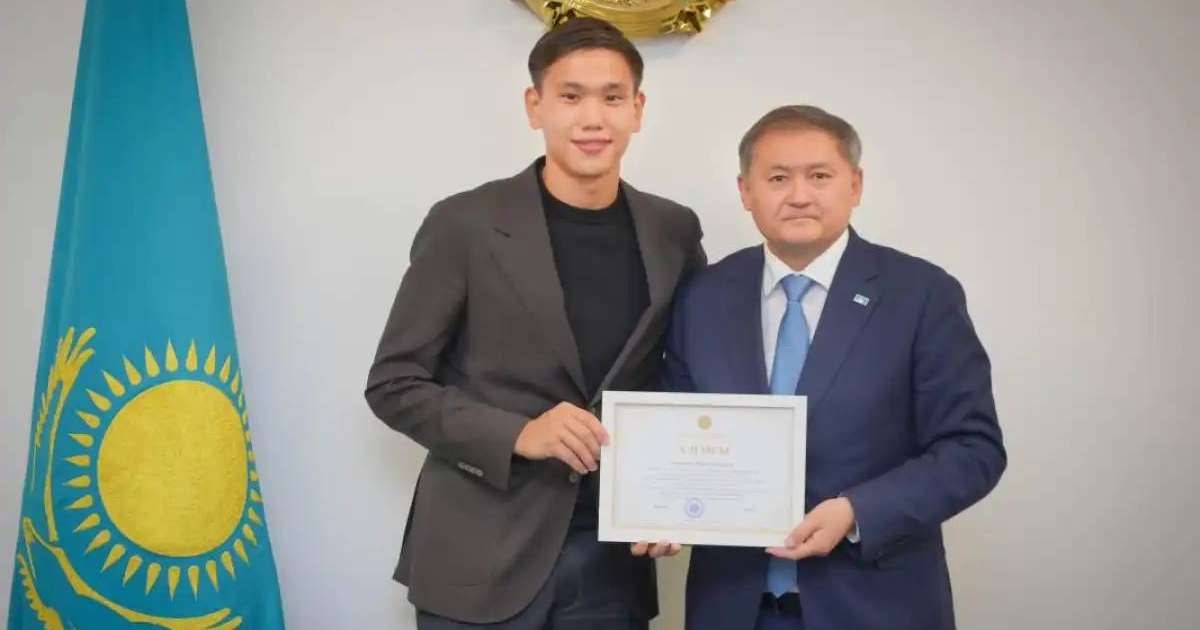 Шерхан Қалмұрзаға ректор гранты берілді