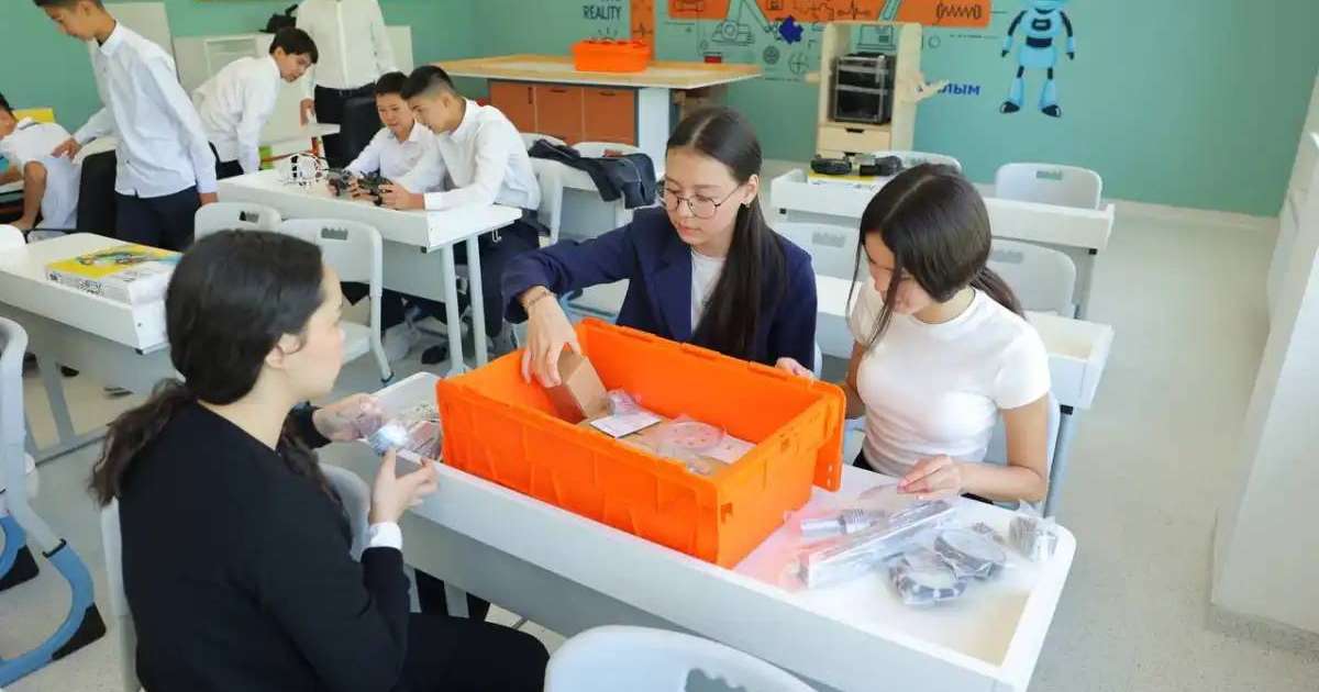 Colman Domingo and Jude Law at amfAR’s Venice Gala