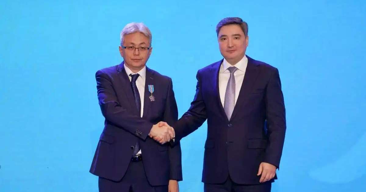 Олжас Бектенов Президент атынан әлеуметтік-еңбек саласы қызметкерлерін марапаттады