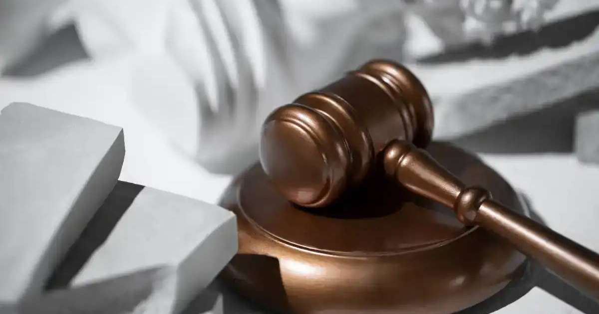 Сенат Жоғарғы Соттың үш судьясын қызметінен босатты