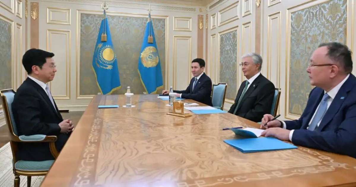 Мемлекет басшысы Sinovation Ventures және 01ai компанияларының бас директоры Ли Кай Фуды қабылдады