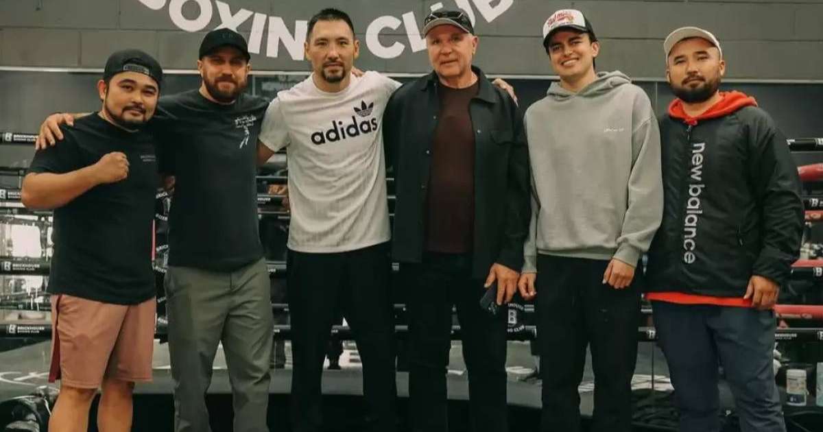 Василий Ломаченко Жәнібек Әлімханұлына сәттілік тіледі