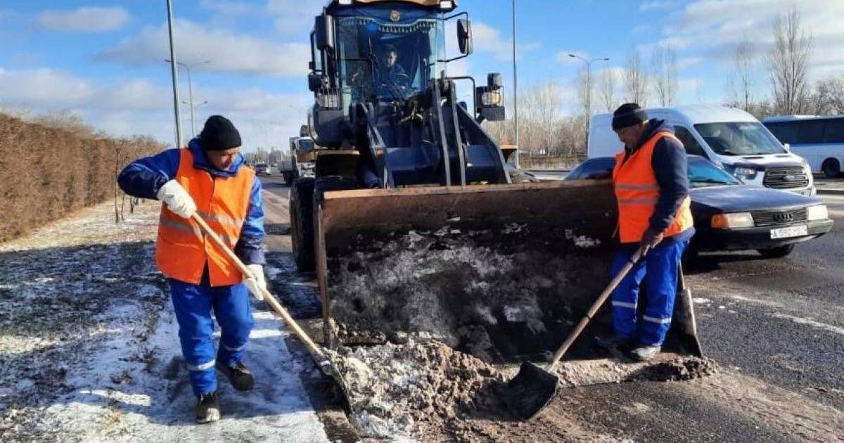 Елордада бір тәулік ішінде мың текше метрден астам қар күрелді
