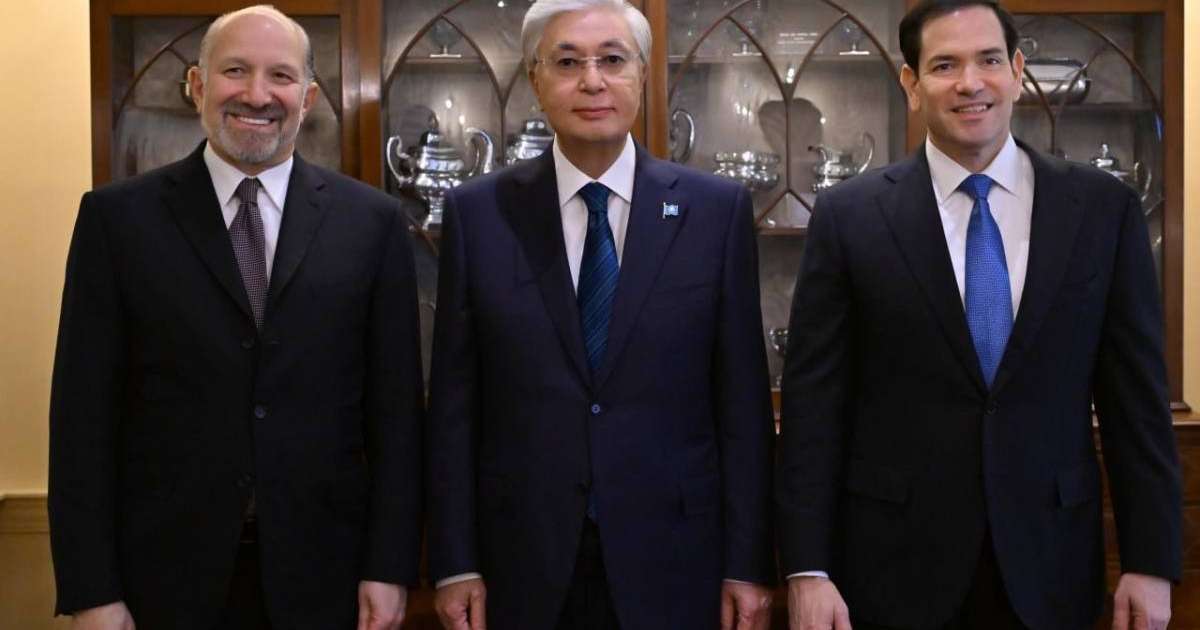 Президент АҚШ Мемлекеттік хатшысымен және Ақ үй Әкімшілігінің басқа да өкілдерімен кездесті