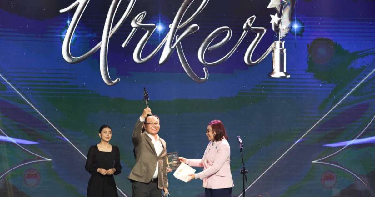 Colman Domingo and Jude Law at amfAR’s Venice Gala