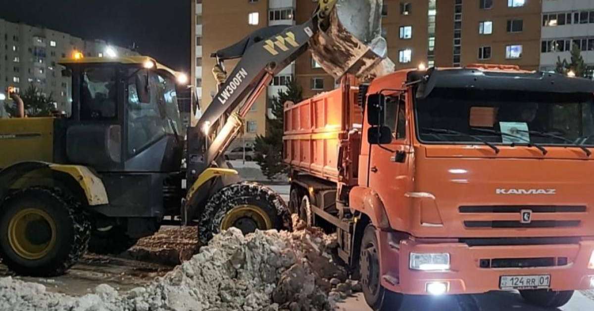 Астанадан 17 мың текше метрден астам қар полигондарға шығарылды