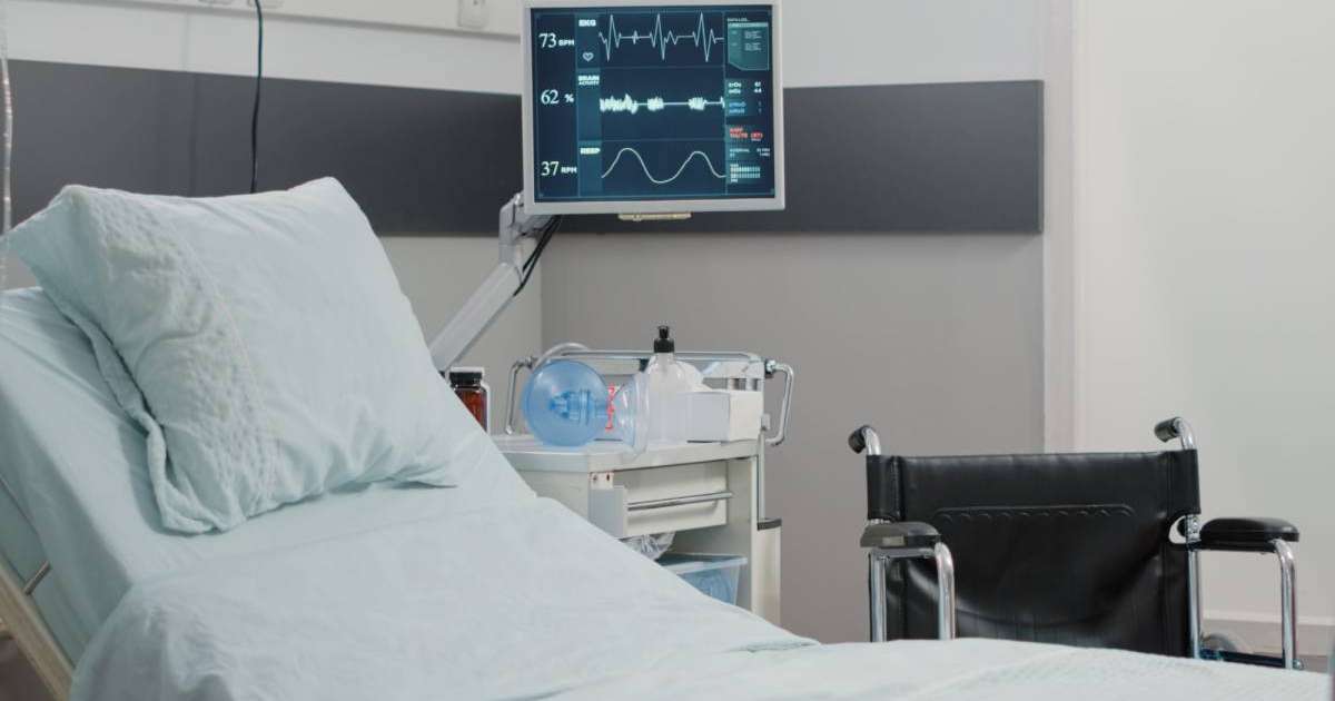 Астанада үстіне кондиционер қондырғысының бөлігі құлаған фельдшер қайтыс болды