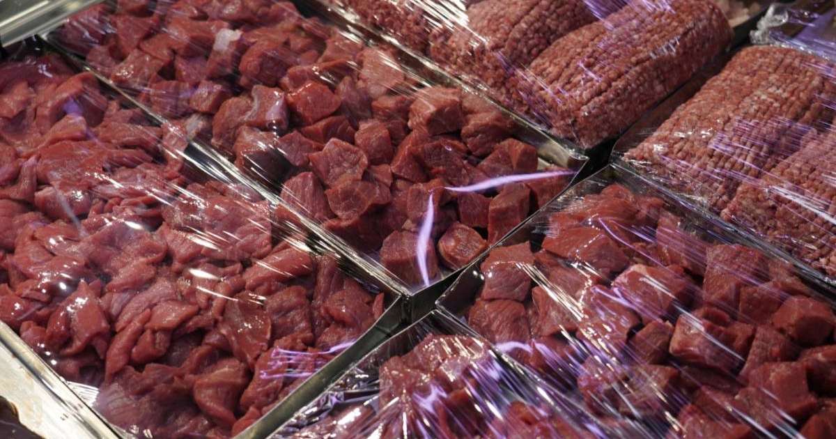 Астана базарында заңсыз ет сатқандар анықталды