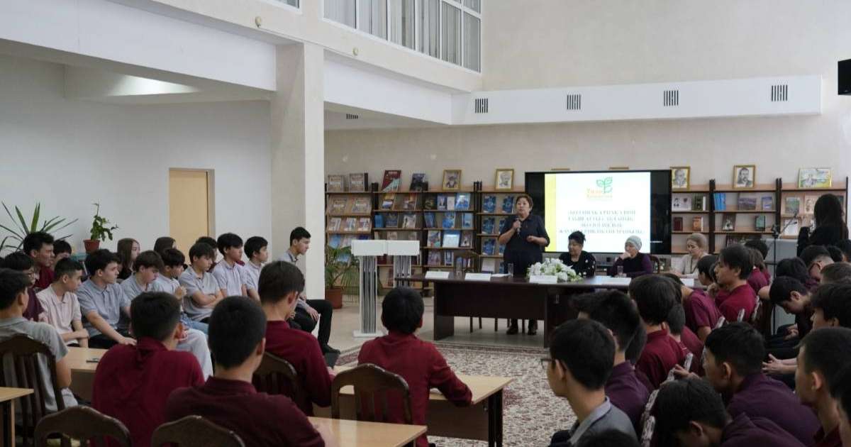 «Таза Қазақстан»: астаналық ардагерлер студенттерге табиғатты қорғау тақырыбында дәріс оқыды