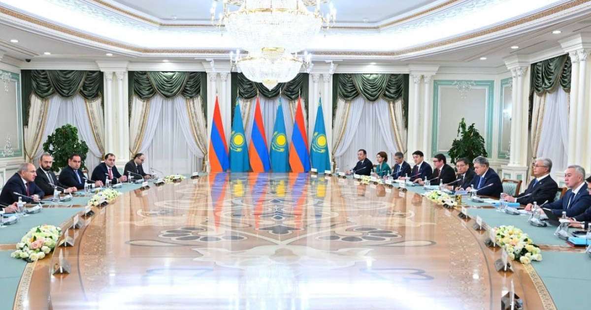 Қазақстан Президенті мен Армения Премьер-министрі кеңейтілген құрамда келіссөз жүргізді
