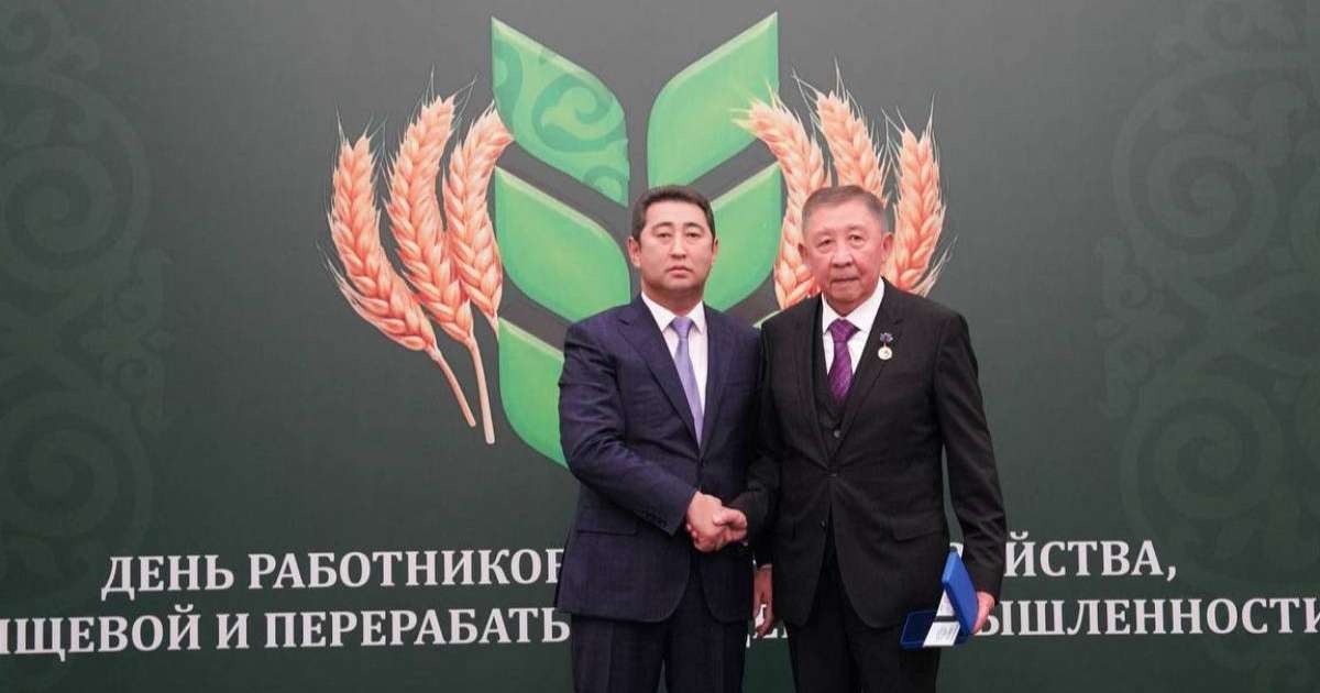 Айдарбек Сапаров аграрлық сала қызметкерлеріне мемлекеттік және ведомстволық наградалар табыстады