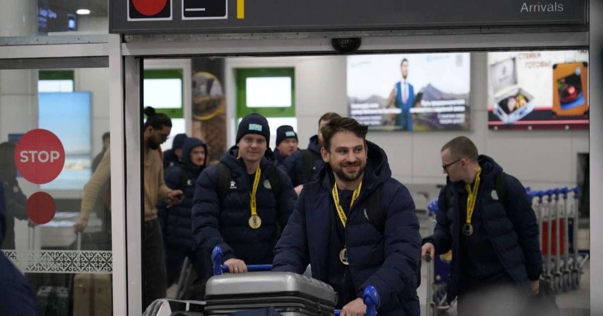 Шайбалы хоккейден Азия чемпионы атанған ерлер құрамасы Астанаға оралды