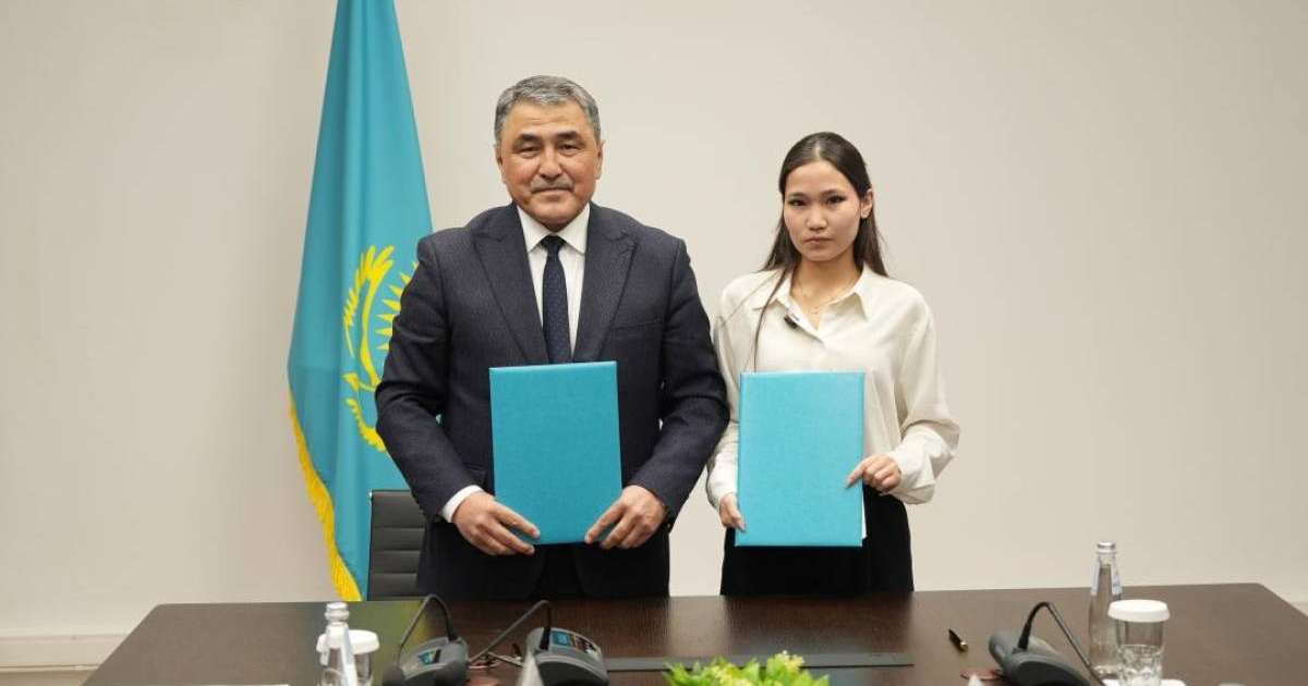 Министр ауадан су жинауға арналған ғылыми жоба авторымен кездесті