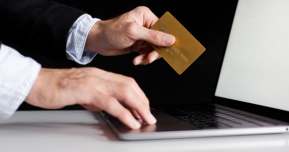 Бірнеше өңір тұрғыны казинода ұтылған алаяққа алданып қалды