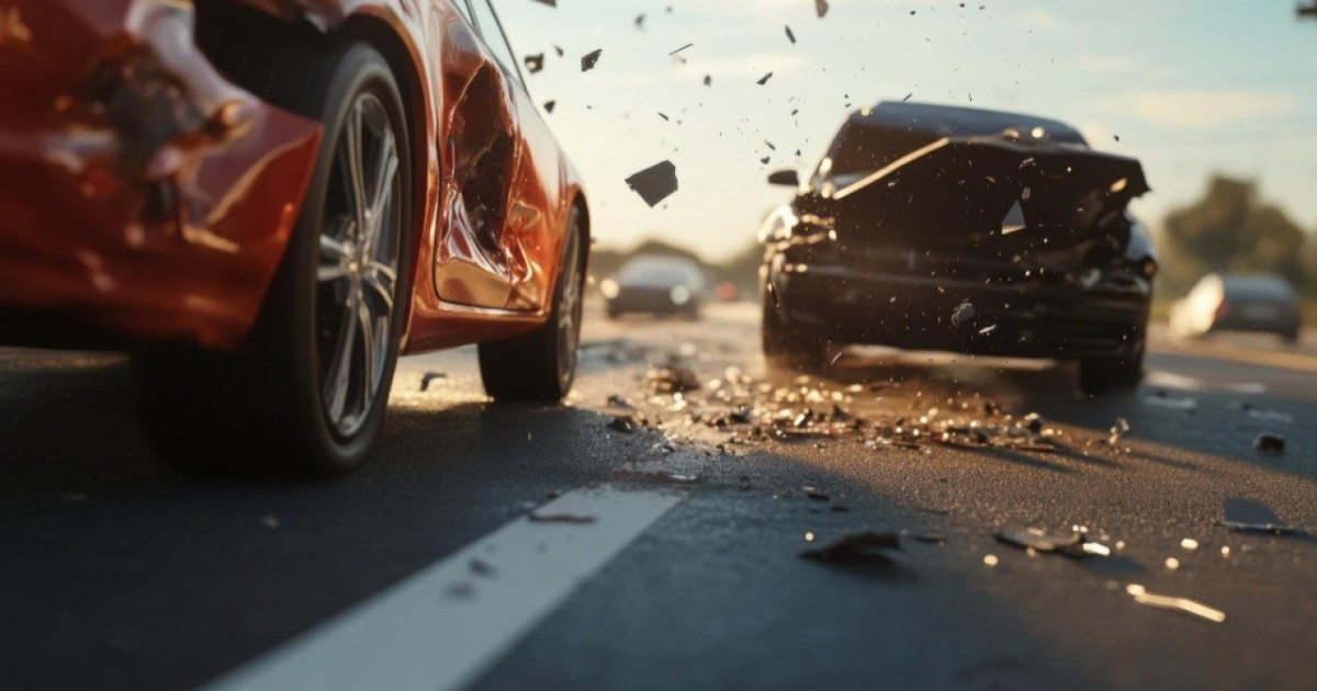 Астаналық ТЖМ қызметкерлері көлікте қысылып қалған адамды құтқарды – ВИДЕО